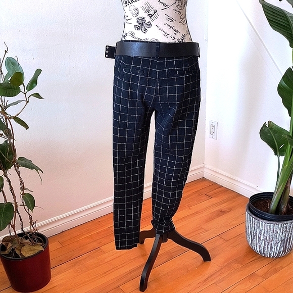 Old Navy Women's Black Checkered Ankle Pants. Size Large. Good Condition. - Picture 4 of 6